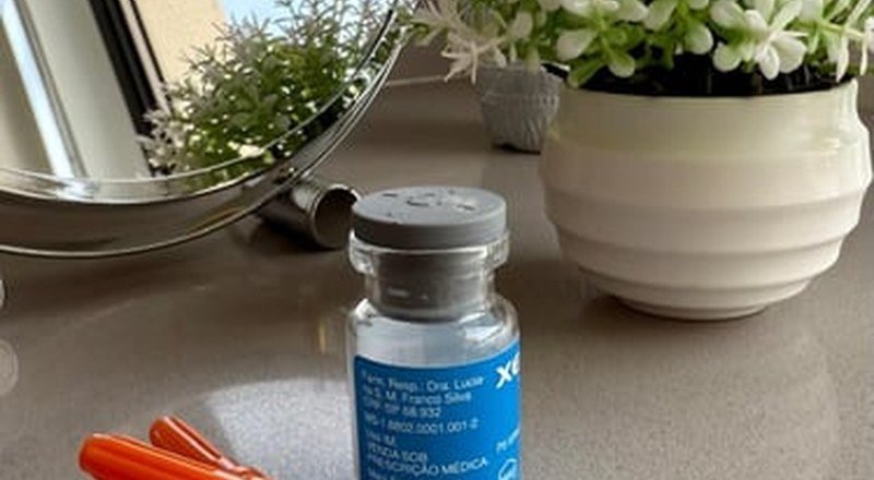 Frasco utilizado em procedimento com toxina botulínica